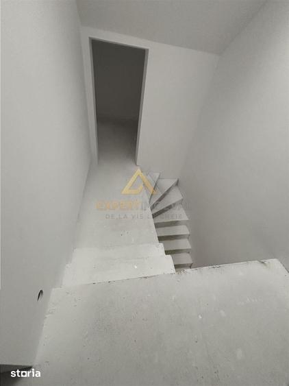 Casă cu Teren 2100 Mp în Central