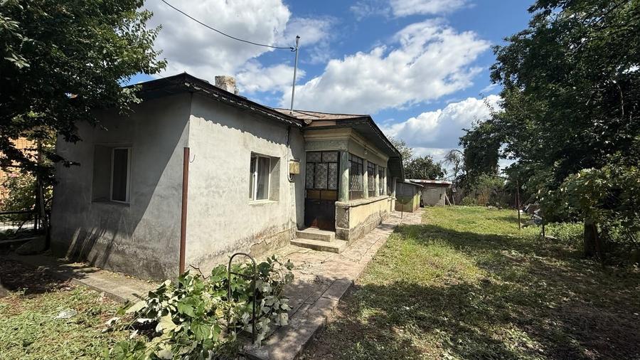Casă individuală cu 4 camere cu Teren 2700 Mp în Dărăști-Vlașca