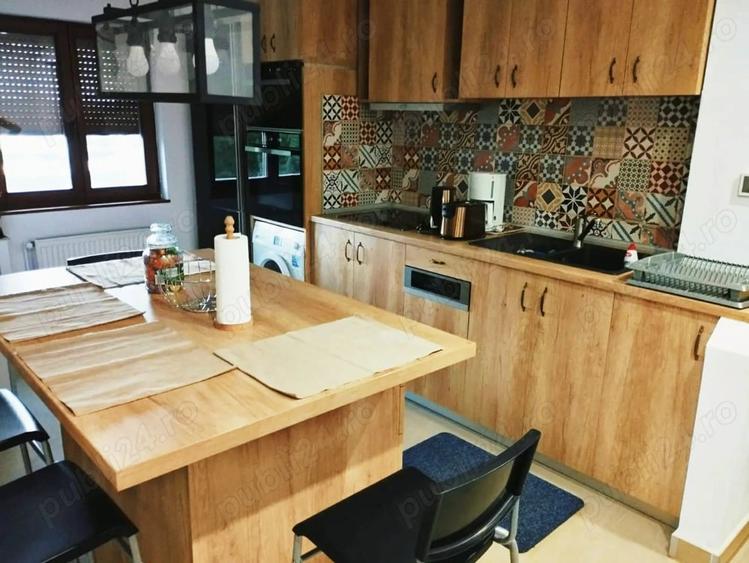 Apartament cu 3 camere semidecomandat în Central