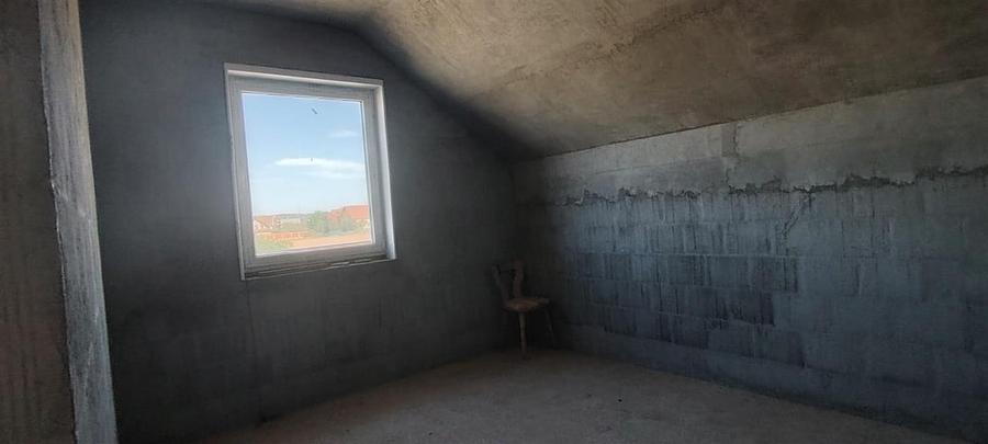Casă cu 5 camere cu Teren 357 Mp în Episcopia Bihorului