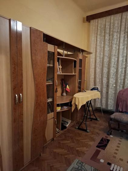 Apartament cu 3 camere semidecomandat în P-ța Maria