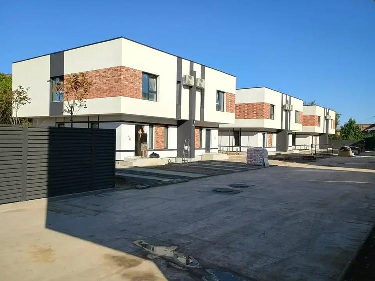 Casă cu 4 camere cu Canalizare în Theodor Pallady
