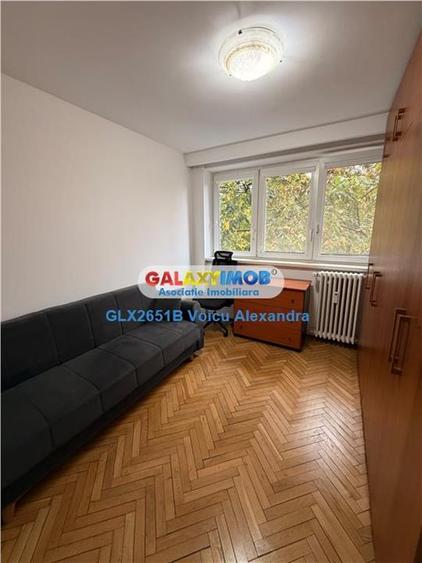 Apartament cu 3 camere semidecomandat, mobilat în Obor