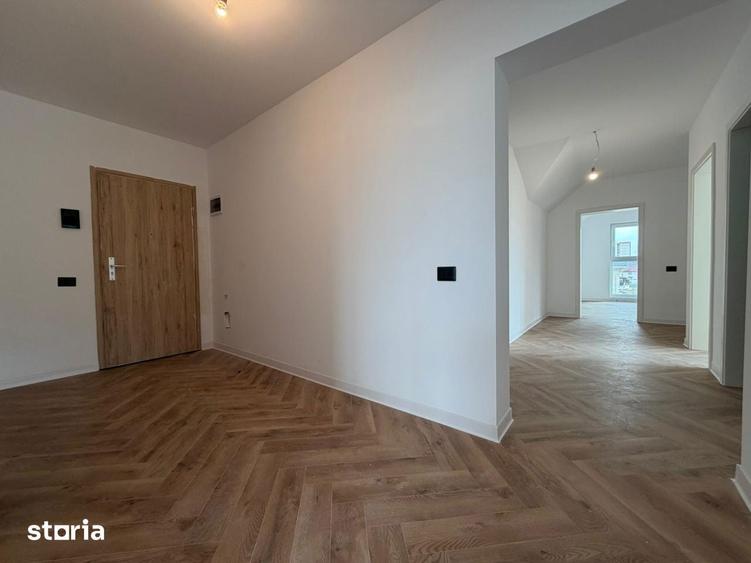 Apartament cu 4 camere în Tractorul