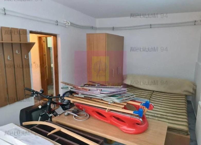Casă cu 6 camere cu Teren 340 Mp în Cumpătu