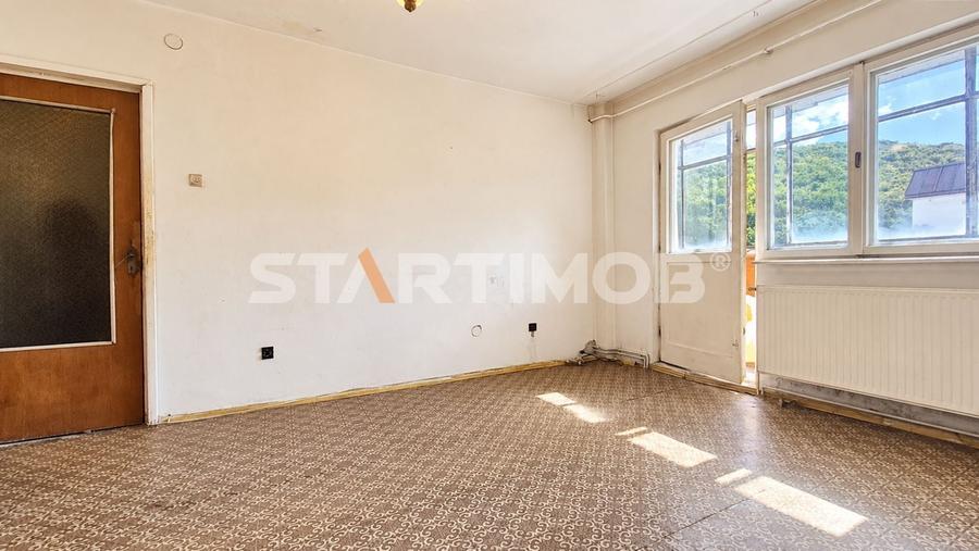 Apartament cu 3 camere decomandat în Răcădău