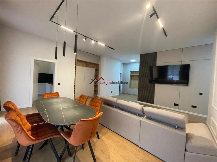 Apartament cu 3 camere decomandat, mobilat în Florești