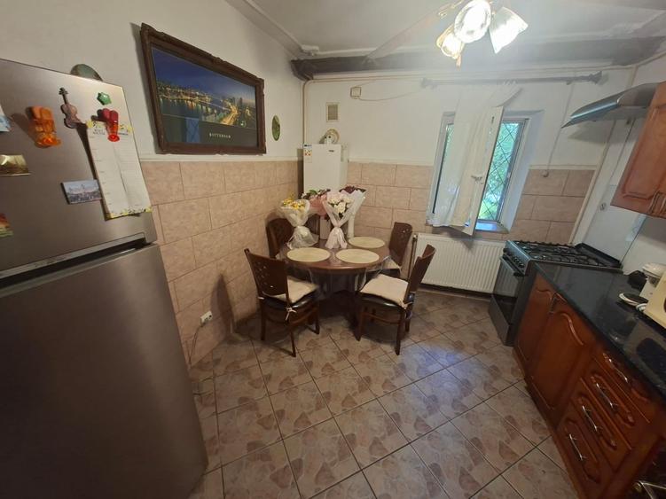 Apartament cu 2 camere decomandat, zona Targu Cucu - 8