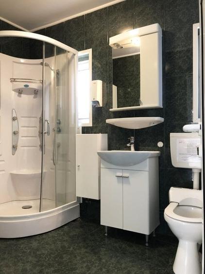 Casă individuală cu 8 camere cu Canalizare în Drumul Taberei