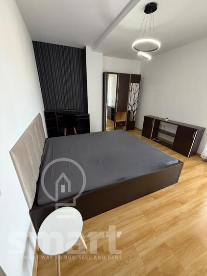 Apartament cu 3 camere semidecomandat, mobilat în Semicentral