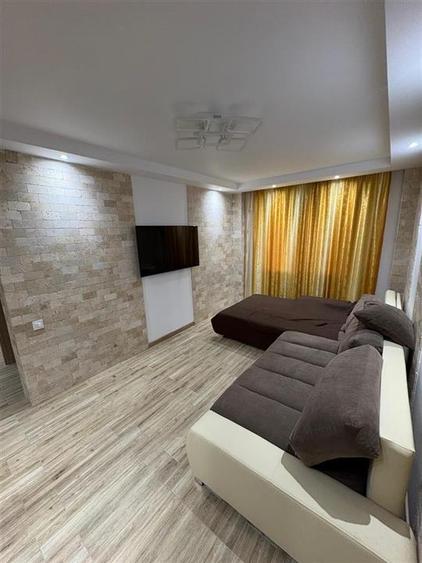 Apartament cu 4 camere decomandat în Răcădău