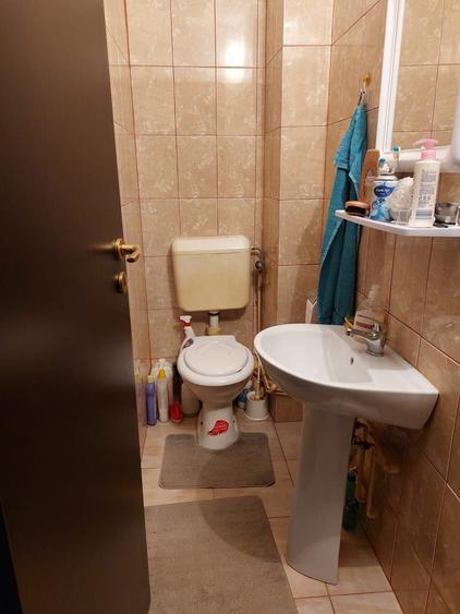 Apartament cu 3 camere semidecomandat în Dâmbovița