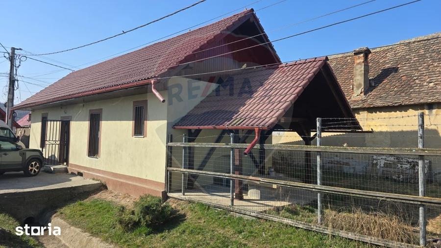 Casă cu 2 camere cu Teren 226 Mp în Laslea