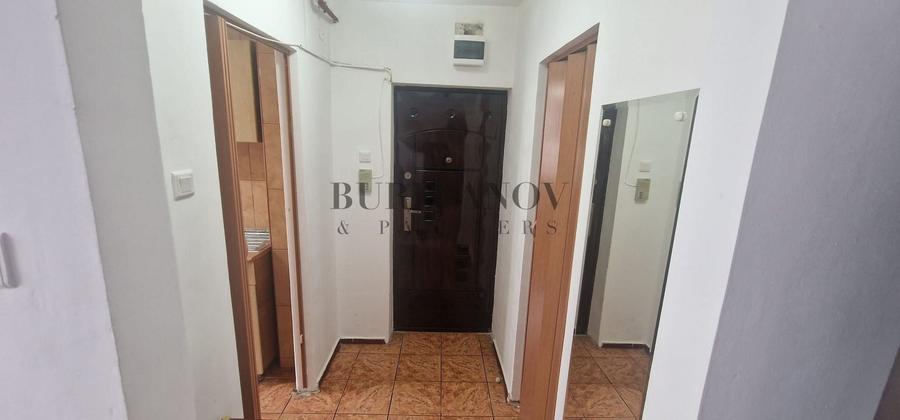 Apartament cu 3 camere semidecomandat, mobilat în Drumul Taberei