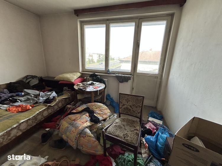 Apartament cu 3 camere semidecomandat în Podgoria