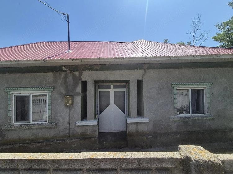 Casă cu 6 camere cu Teren 1800 Mp în Coconi