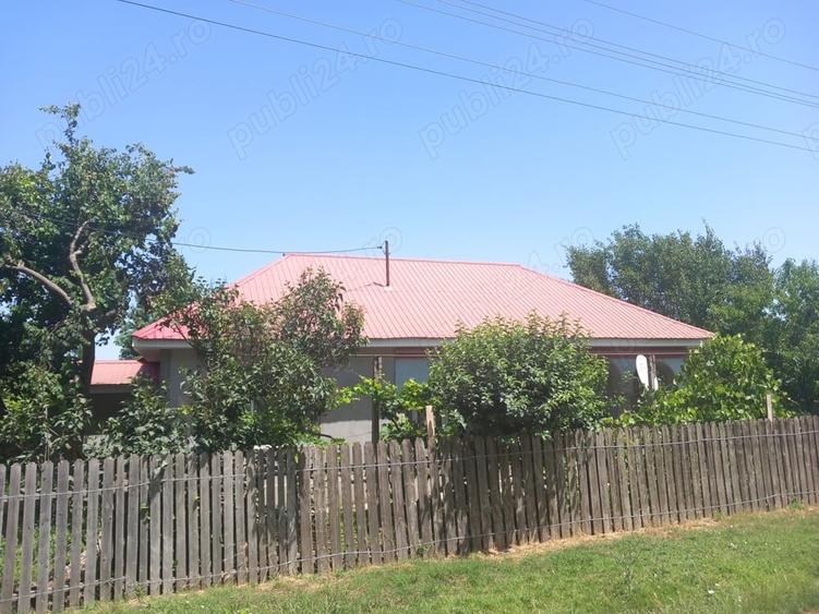 Casă cu 2 camere cu Teren 2700 Mp în Făcăeni