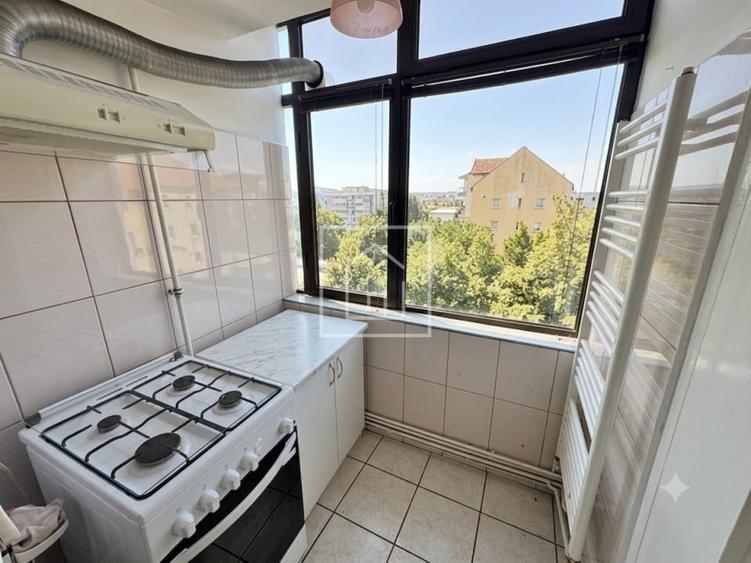 Apartament cu 4 camere decomandat, mobilat în Turnișor