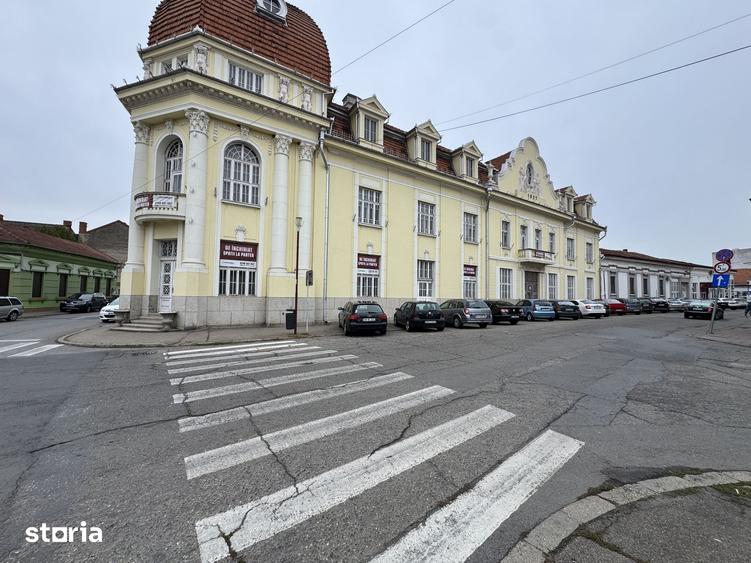 Spațiu comercial, de 300 mp, în Central