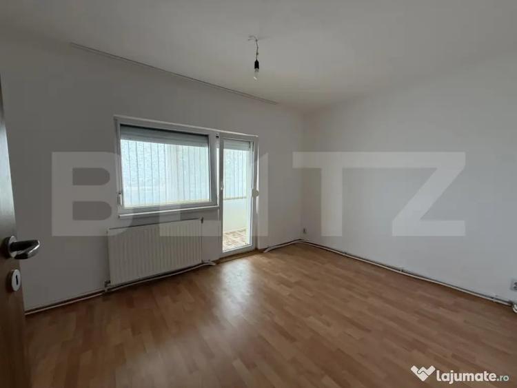 Apartament cu 3 camere decomandat în Micro 16