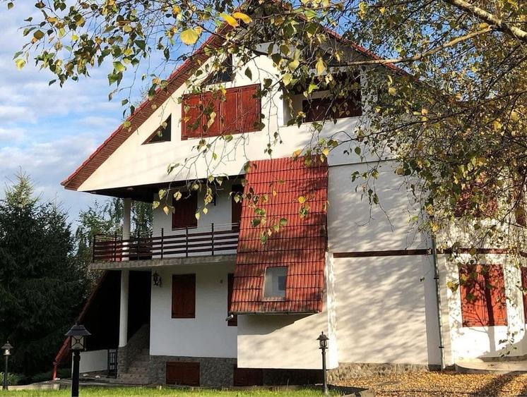 Casă cu 4 camere în Colibița