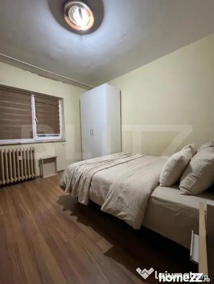 Apartament cu 4 camere decomandat în Rovine
