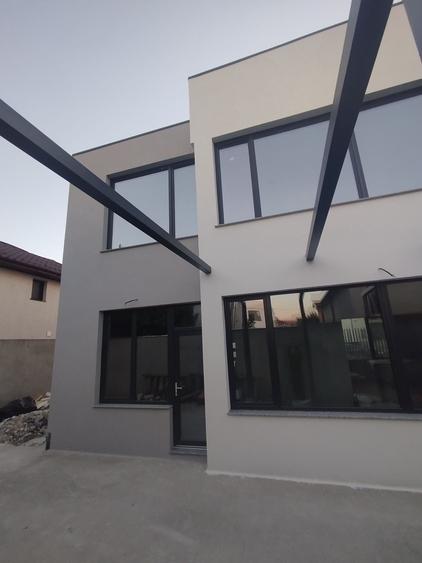 Casă cu 4 camere în Exterior Vest