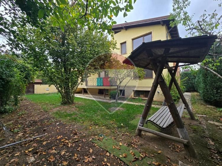 Casă individuală cu 8 camere cu Teren 405 Mp în Grigorescu