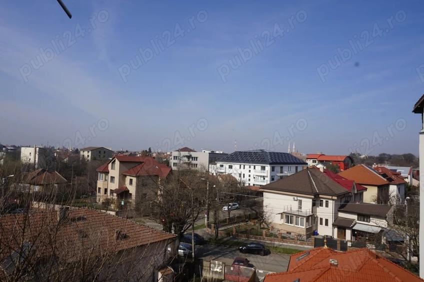 Apartament cu 3 camere decomandat în Girocului