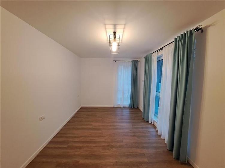 Duplex cu 5 camere cu Canalizare în Exterior Nord