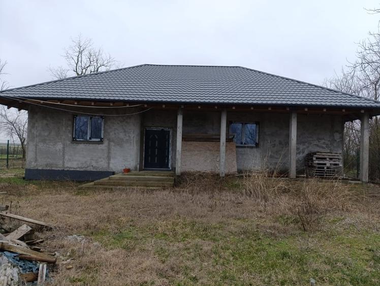 Casă cu 3 camere cu Teren 1000 Mp în Central