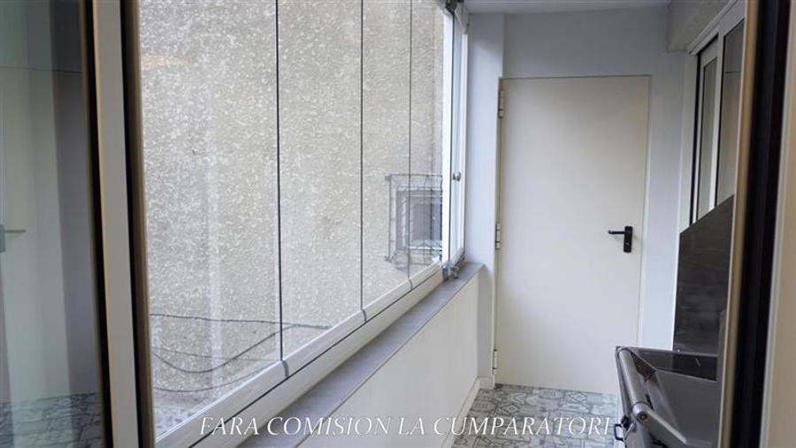 Apartament cu 4 camere decomandat, mobilat în Central