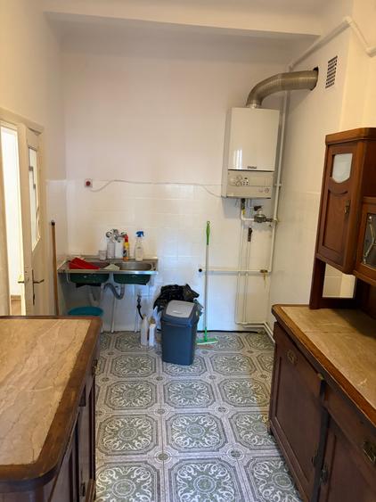 Apartament cu 5 camere semidecomandat în Dorobanți