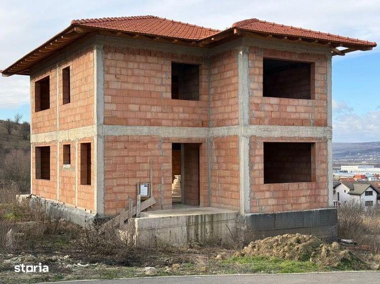 Casă cu 4 camere cu Teren 180 Mp în Apahida