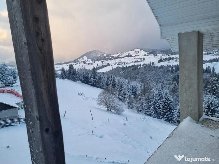 Casă cu 7 camere cu Teren 1251 Mp în Piatra