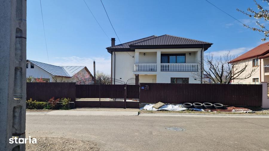 Casă cu 7 camere cu Teren 960 Mp în Câmpineanca