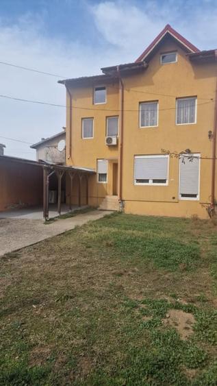 Casă individuală cu 5 camere cu Canalizare în Roșu