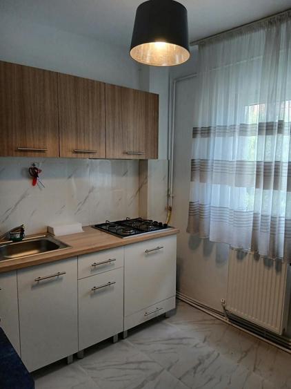 Apartament cu 2 camere semidecomandat în Coman