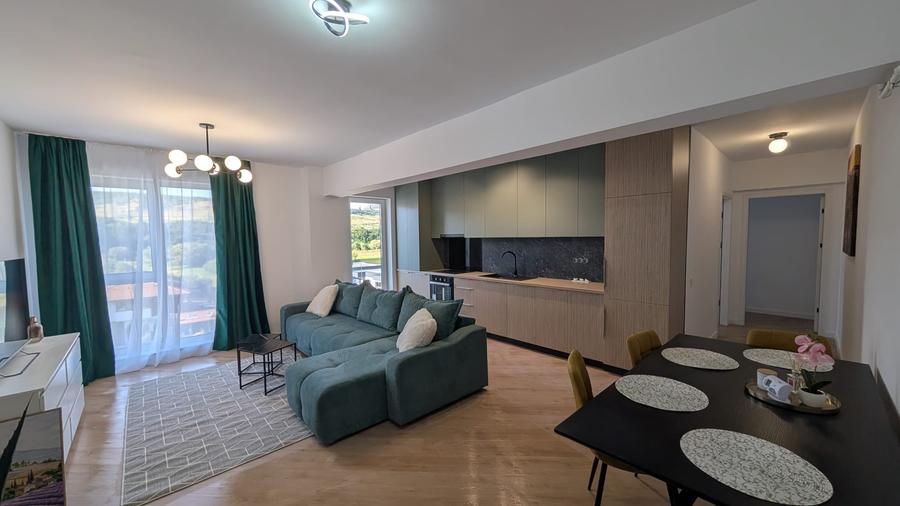 Apartament cu 3 camere semidecomandat în Florești