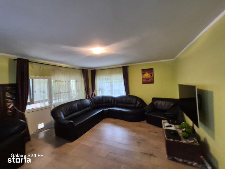 Apartament cu 4 camere decomandat în Calea Romanului