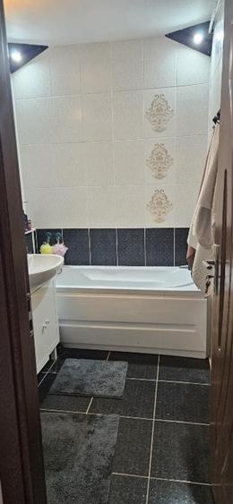 Apartament cu 3 camere decomandat în Dristor