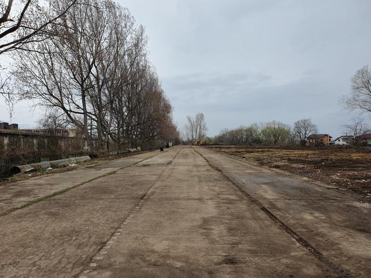 Teren Construcții intravilan de 10000 mp, în Tractorul