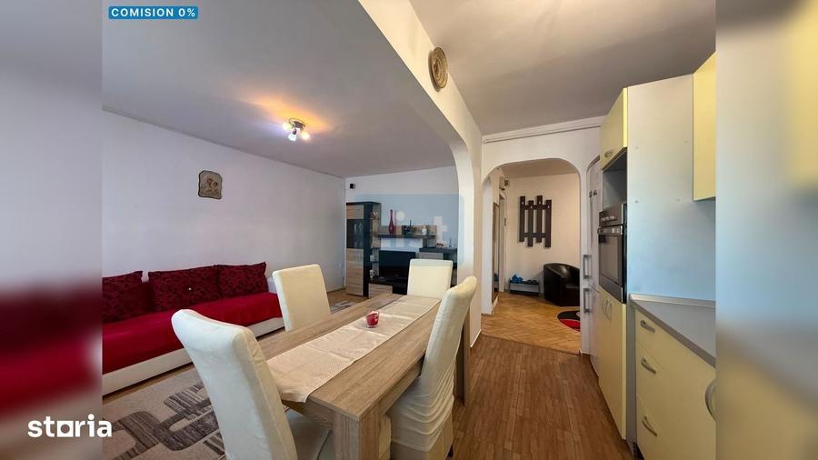 Apartament cu 3 camere semidecomandat în Plopilor