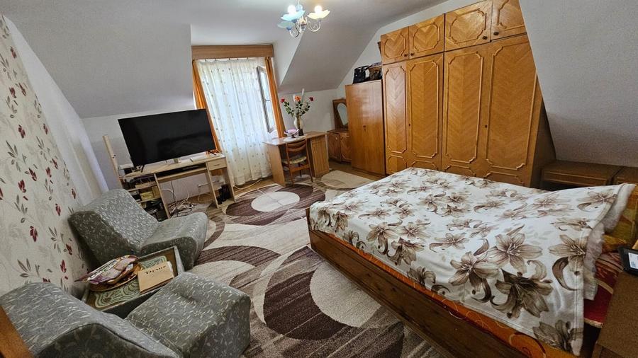 Casă cu 5 camere cu Canalizare în Central
