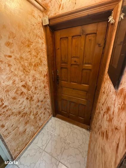 Apartament cu 3 camere semidecomandat, mobilat în Micro 38
