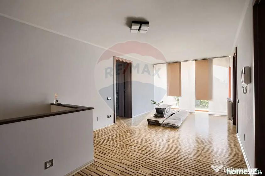 Casă cu 2 camere cu Teren 900 Mp în Est