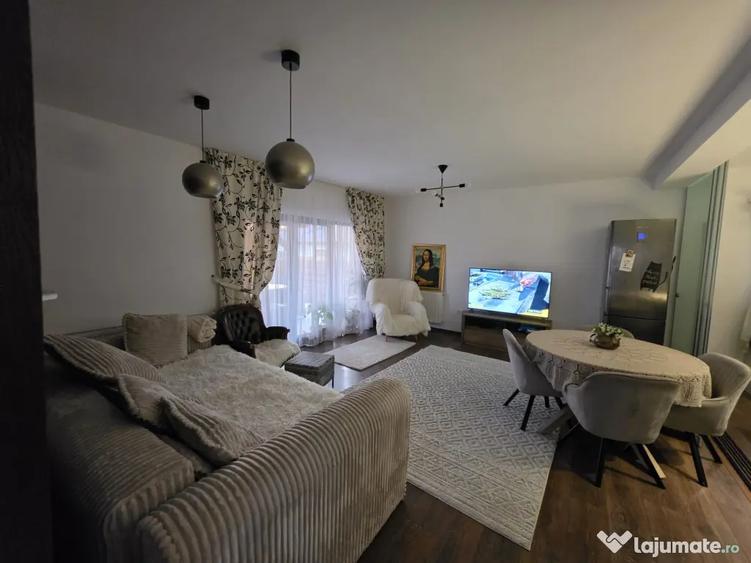 Casă cu 4 camere în Tărlungeni
