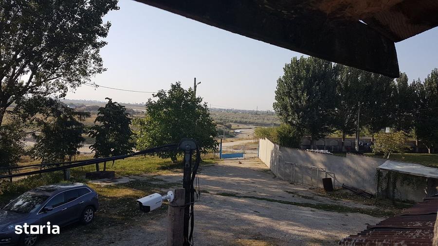 Spațiu comercial, de 414 mp, în Mărăcineni