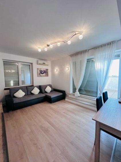 Apartament cu 2 camere decomandat în Bucur Obor