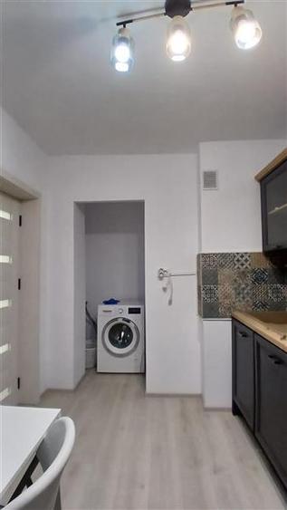 Apartament cu 3 camere decomandat, mobilat în Basarabia